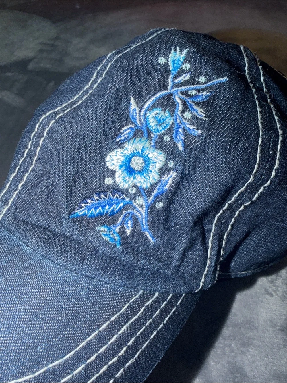 🩵🤍 Embroidered Dark Denim Baseball Cap with Floral Detail